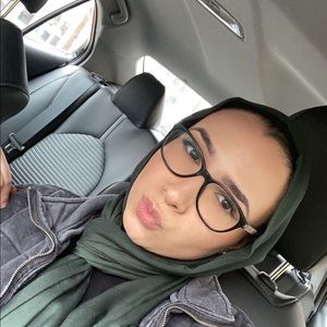 Meet your Posher, Muna